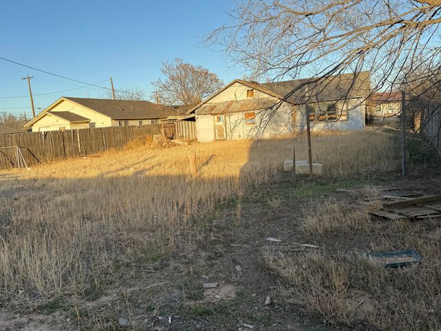 615 S 13th Street, Slaton, TX 79364