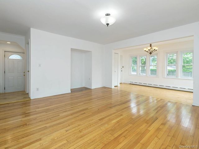 3 Smull Place First Floor, Port Washington, NY 11050