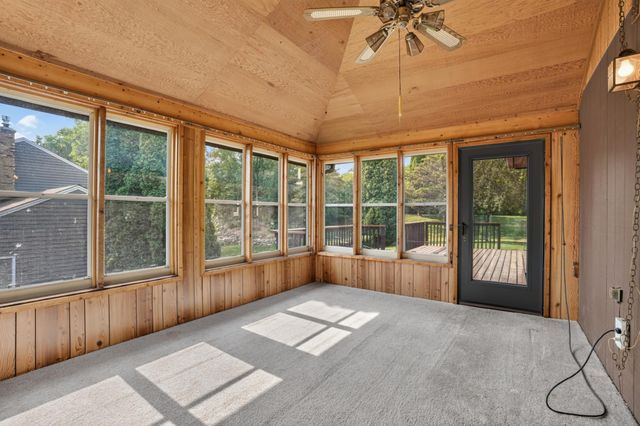 21 Carriage Lane, Burnsville, MN 55306