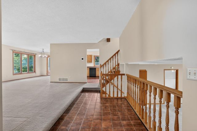 21 Carriage Lane, Burnsville, MN 55306