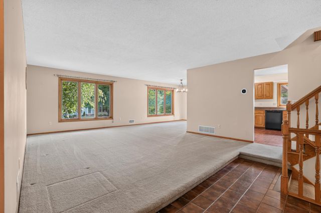 21 Carriage Lane, Burnsville, MN 55306
