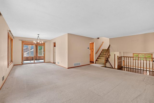 21 Carriage Lane, Burnsville, MN 55306