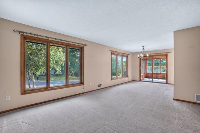 21 Carriage Lane, Burnsville, MN 55306