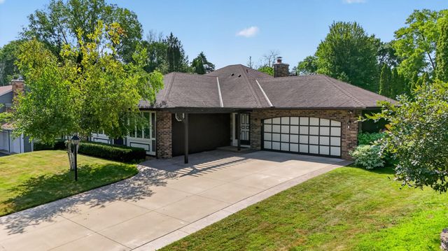21 Carriage Lane, Burnsville, MN 55306