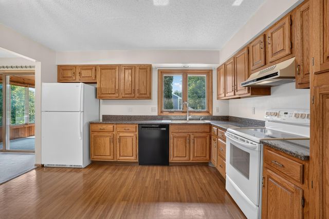 21 Carriage Lane, Burnsville, MN 55306