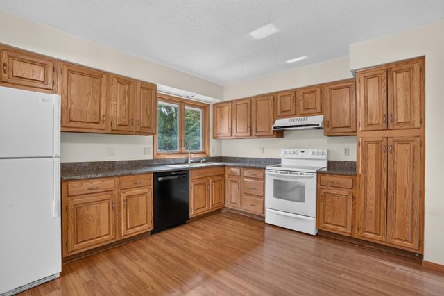 21 Carriage Lane, Burnsville, MN 55306