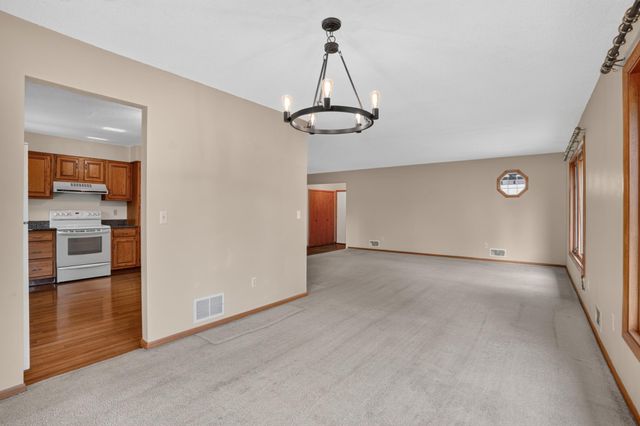 21 Carriage Lane, Burnsville, MN 55306