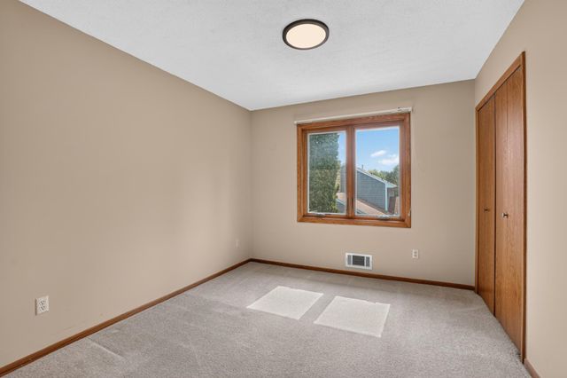 21 Carriage Lane, Burnsville, MN 55306