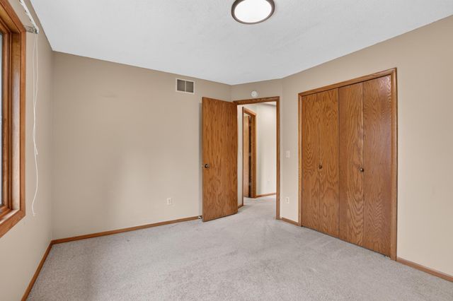 21 Carriage Lane, Burnsville, MN 55306