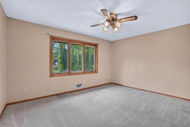 21 Carriage Lane, Burnsville, MN 55306