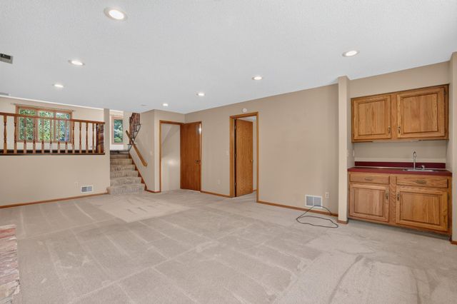 21 Carriage Lane, Burnsville, MN 55306