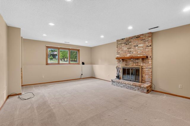 21 Carriage Lane, Burnsville, MN 55306
