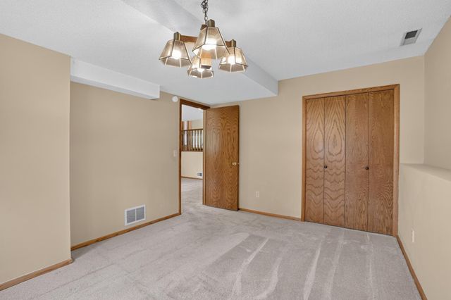 21 Carriage Lane, Burnsville, MN 55306