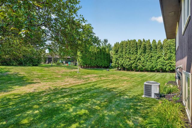 21 Carriage Lane, Burnsville, MN 55306