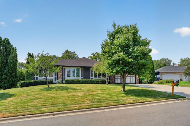 21 Carriage Lane, Burnsville, MN 55306