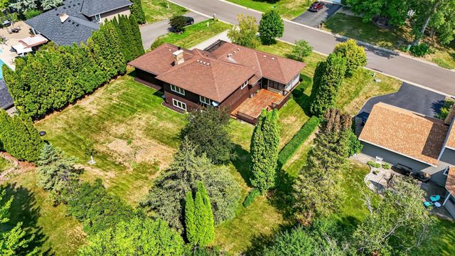 21 Carriage Lane, Burnsville, MN 55306