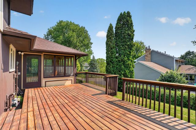 21 Carriage Lane, Burnsville, MN 55306