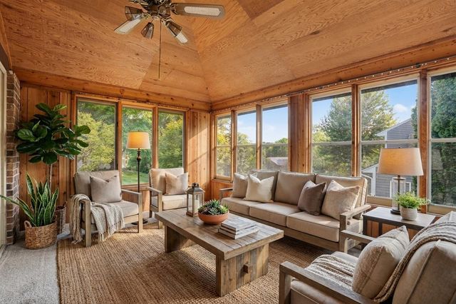 21 Carriage Lane, Burnsville, MN 55306