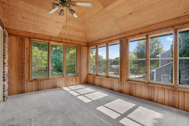 21 Carriage Lane, Burnsville, MN 55306