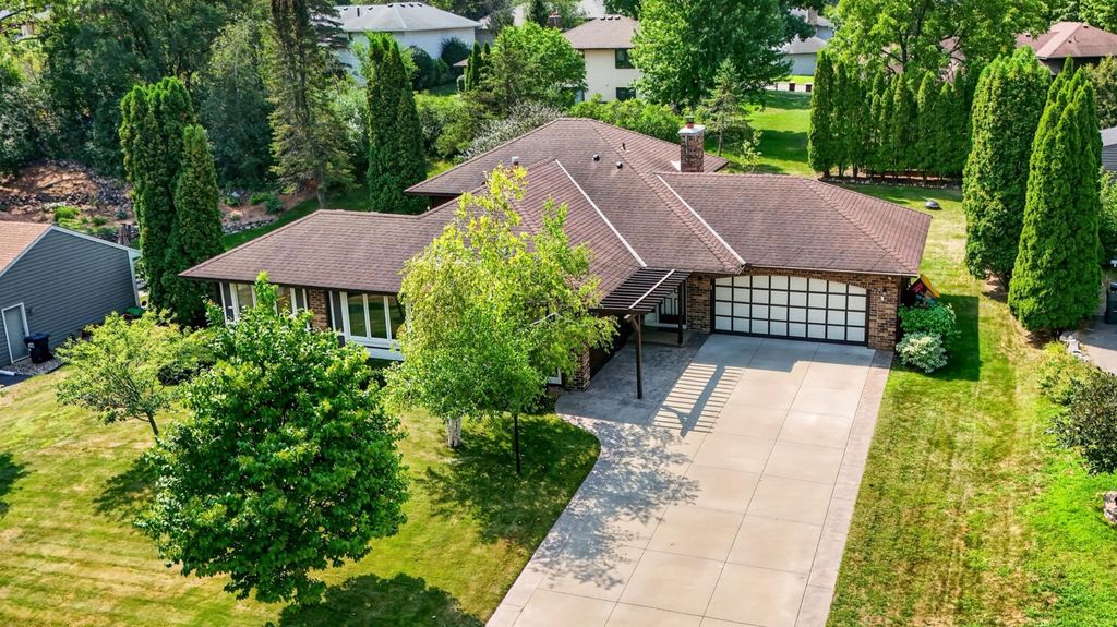 21 Carriage Lane, Burnsville, MN 55306