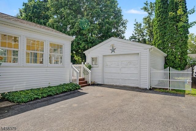 22 Carol Dr, Roxbury Twp., NJ 07876