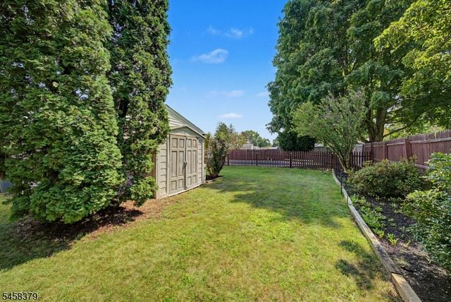 22 Carol Dr, Roxbury Twp., NJ 07876