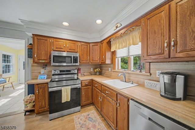 22 Carol Dr, Roxbury Twp., NJ 07876