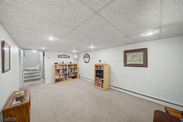 22 Carol Dr, Roxbury Twp., NJ 07876