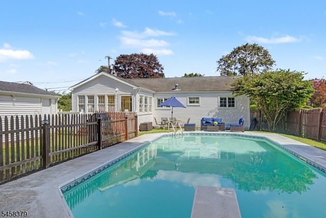 22 Carol Dr, Roxbury Twp., NJ 07876
