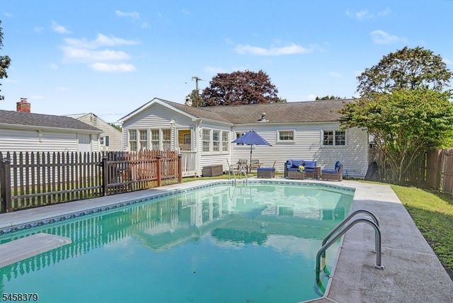 22 Carol Dr, Roxbury Twp., NJ 07876