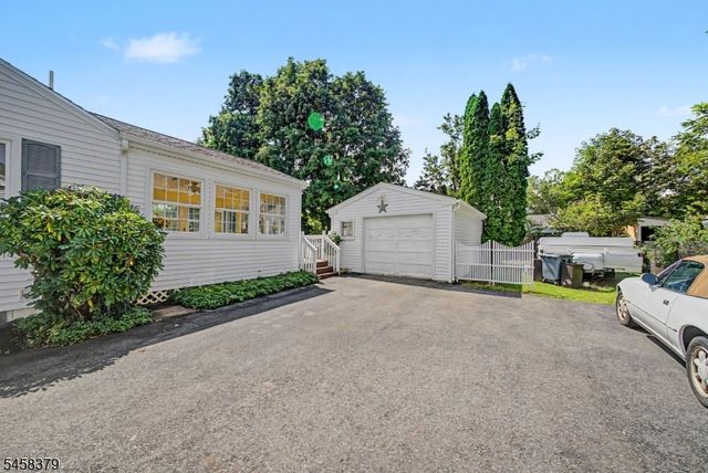 22 Carol Dr, Roxbury Twp., NJ 07876