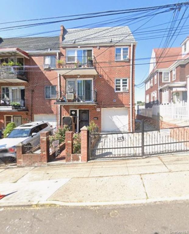 87-32 165th Street 2nd floor, Jamaica Hills, NY 11432