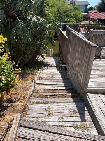 3405 Tahiti Dr, Corpus Christi, TX 78418