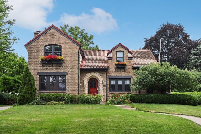 6304 Upper PARKWAY N, Wauwatosa, WI 53213