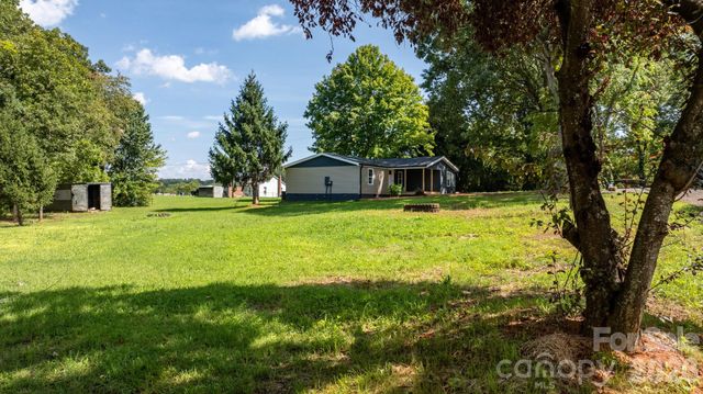 160 Green Street, Rutherford College, NC 28612