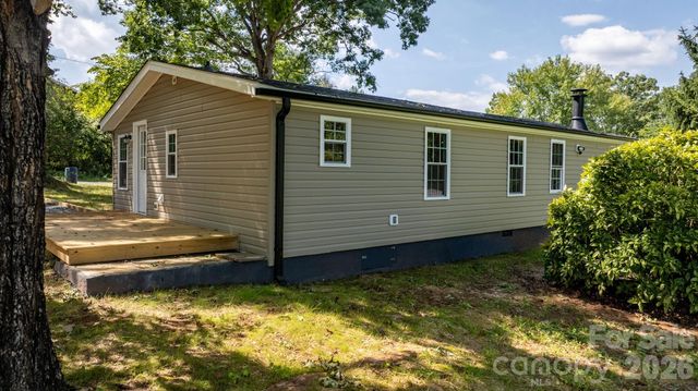 160 Green Street, Rutherford College, NC 28612