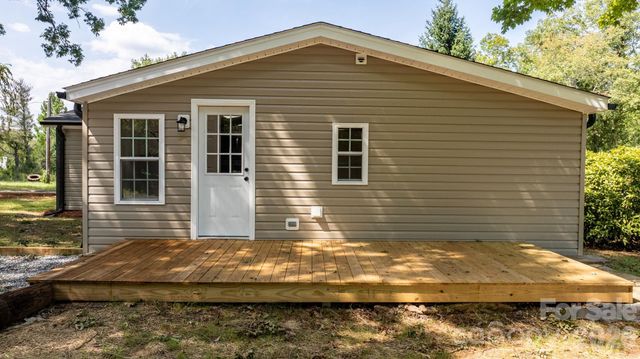 160 Green Street, Rutherford College, NC 28612