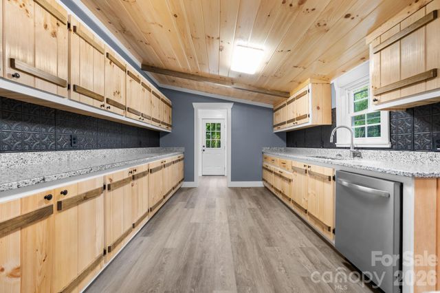 160 Green Street, Rutherford College, NC 28612