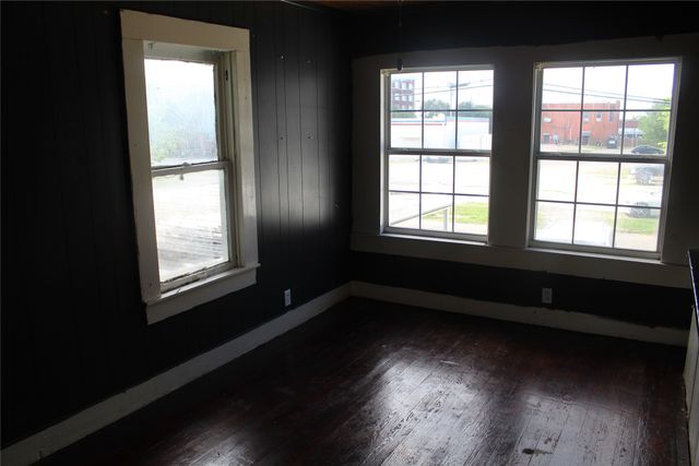 2818 S Blades Street, Greenville, TX 75401