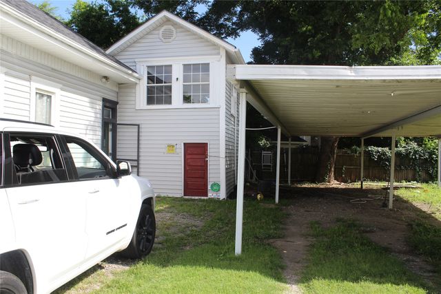 2818 S Blades Street, Greenville, TX 75401