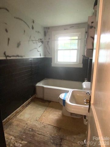 2689 Harris Henrietta Road, Mooresboro, NC 28114