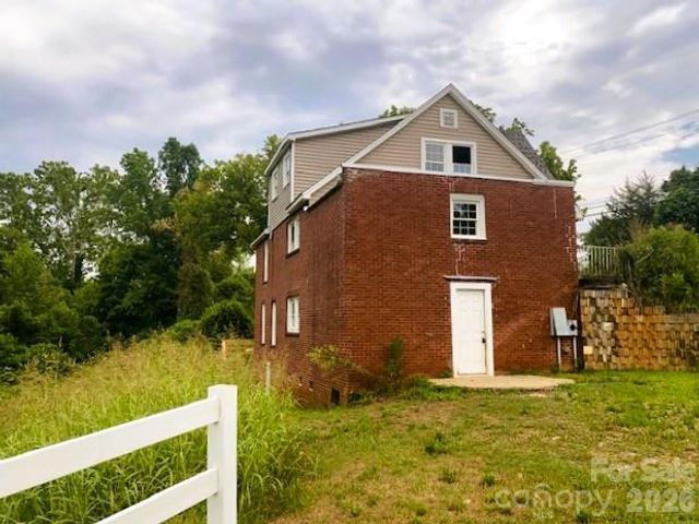 2689 Harris Henrietta Road, Mooresboro, NC 28114