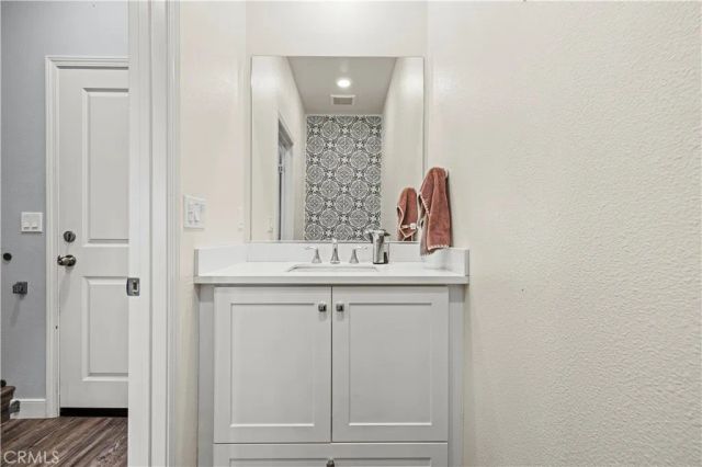 22838 Concord 80, Saugus, CA 91350