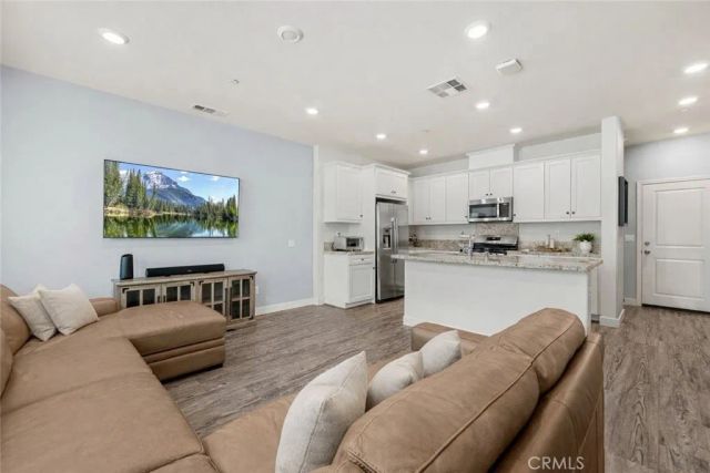 22838 Concord 80, Saugus, CA 91350