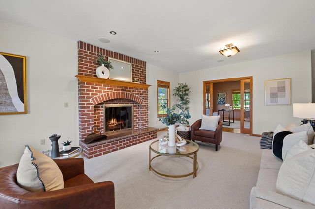 W287N6371 Broadwing COURT, Hartland, WI 53029