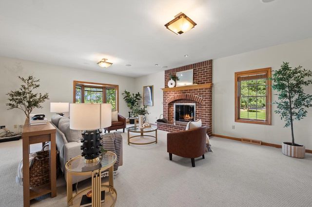 W287N6371 Broadwing COURT, Hartland, WI 53029