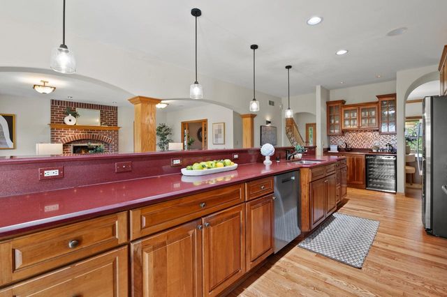 W287N6371 Broadwing COURT, Hartland, WI 53029