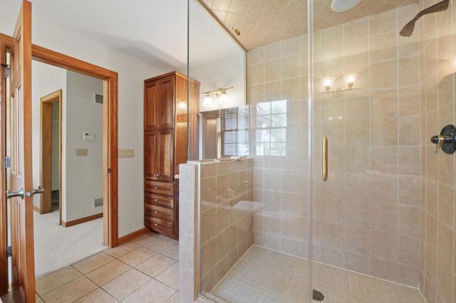 W287N6371 Broadwing COURT, Hartland, WI 53029