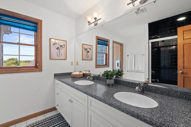 W287N6371 Broadwing COURT, Hartland, WI 53029
