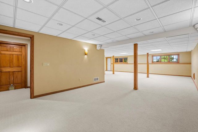 W287N6371 Broadwing COURT, Hartland, WI 53029